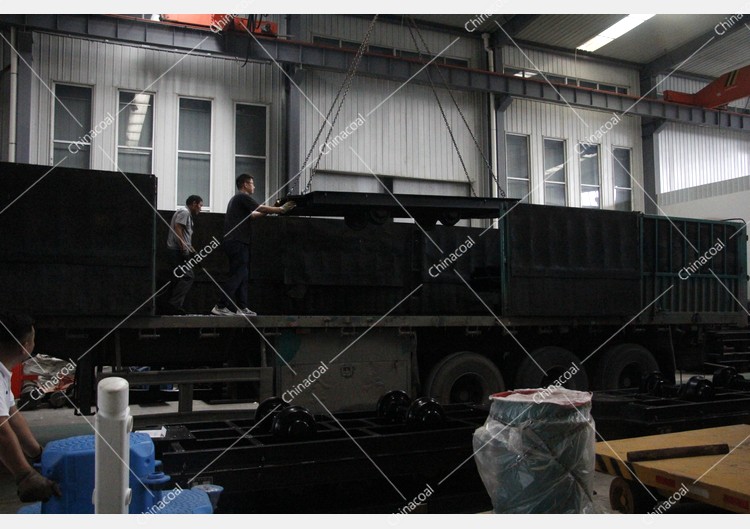 China Coal Group sent a batch of flatbed trucks and mine trucks to Guizhou and Shanxi