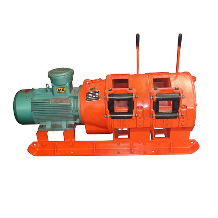 The winch includes a single shaft gear transmission and a three shaft chain transmission structure.