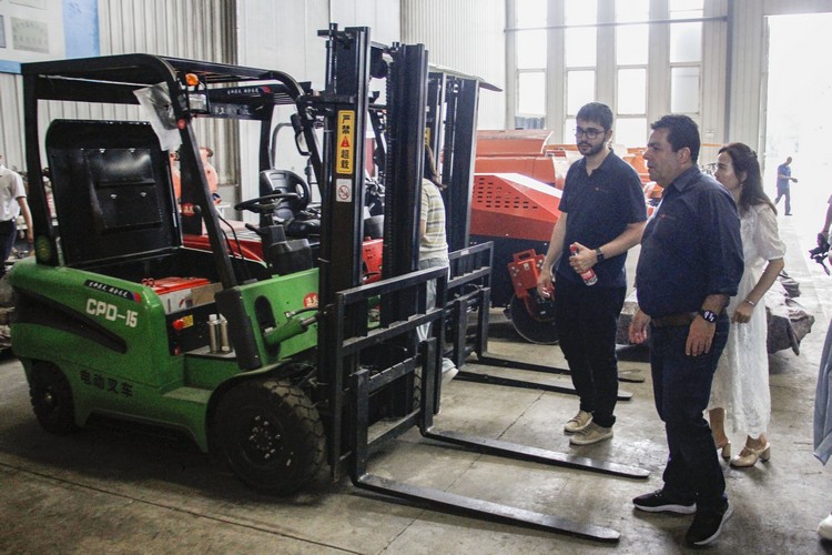 Brazilian Businessmen Visit China Coal Group To Purchase Various Construction Machinery Products