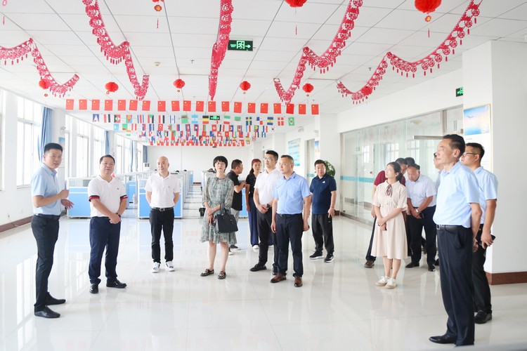 Wenzhou Investment Promotion Bureau And Jining Wenzhou Chamber Of Commerce Leaders Visit China Coal Group 